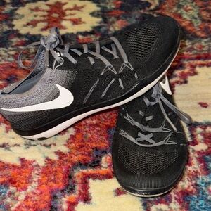 Nike Fly Knit Training Sneakers
